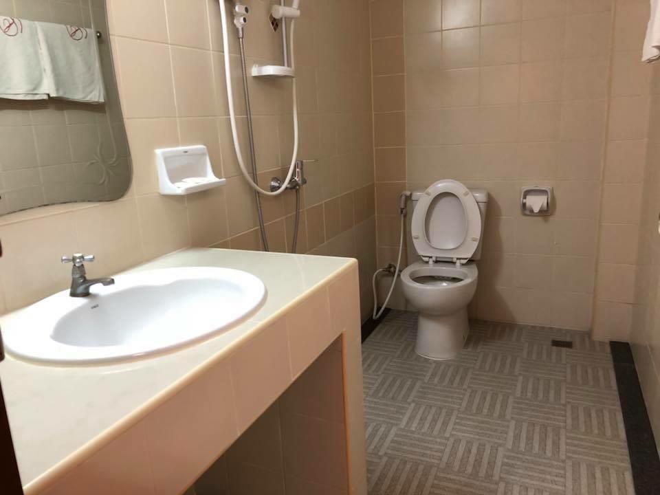 Lisa Chiang Mai Hotel Ngoại thất bức ảnh